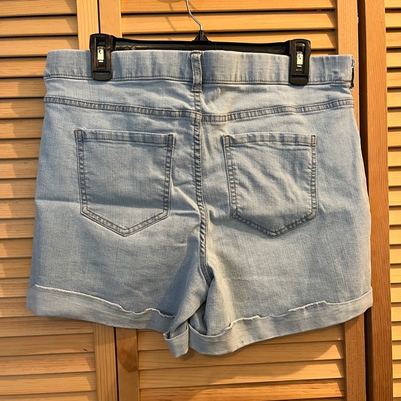 Time and Tru Women's Jean Shorts - Picture 2 of 4